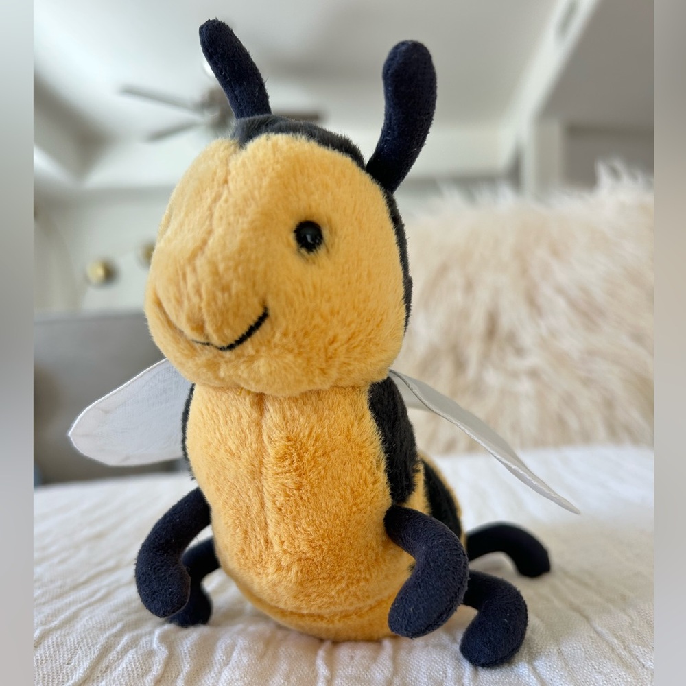 Jellycat Brynlee Bee Retired Stuffed Collectible Toy Small Black Yellow 7"